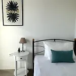 Seafront 3-bedrooms Cycladic South Paros Alikí