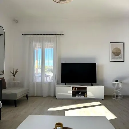 Seafront 3-bedroom Cycladic South Paros Alikí