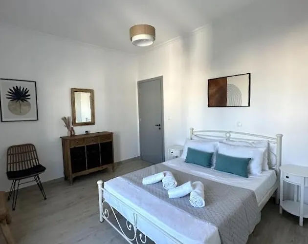 Seafront 3-bedroom Cycladic South Paros Апартаменты *