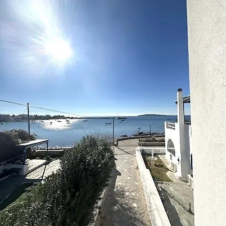 Seafront 3-bedroom Cycladic South Paros Apartment Aliki (Paros)