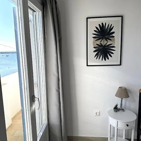 Seafront 3-bedroom Cycladic South Paros Apartment Aliki (Paros)