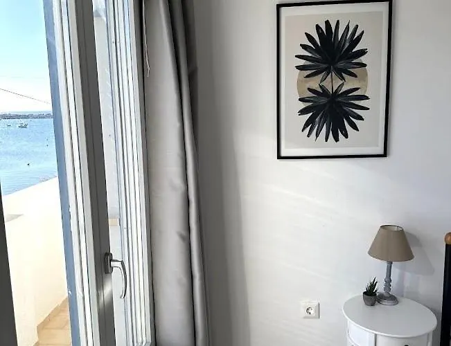 Seafront 3-bedroom Cycladic South Paros Apartment Aliki (Paros)