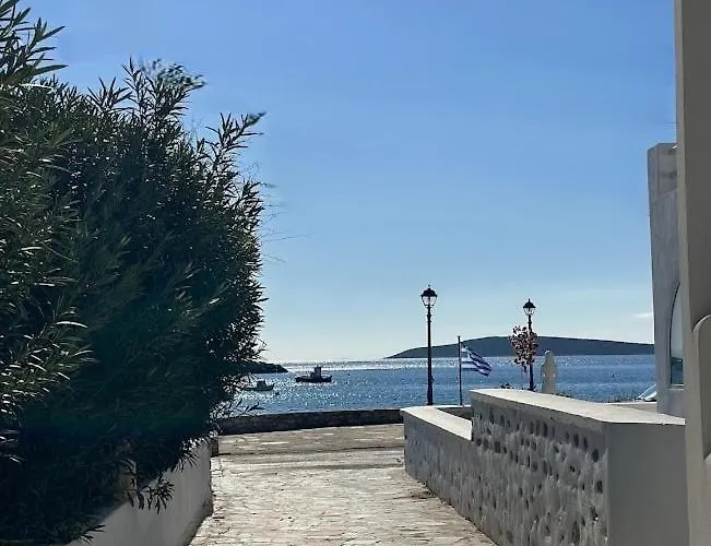 Apartment Seafront 3-bedroom Cycladic South Paros *